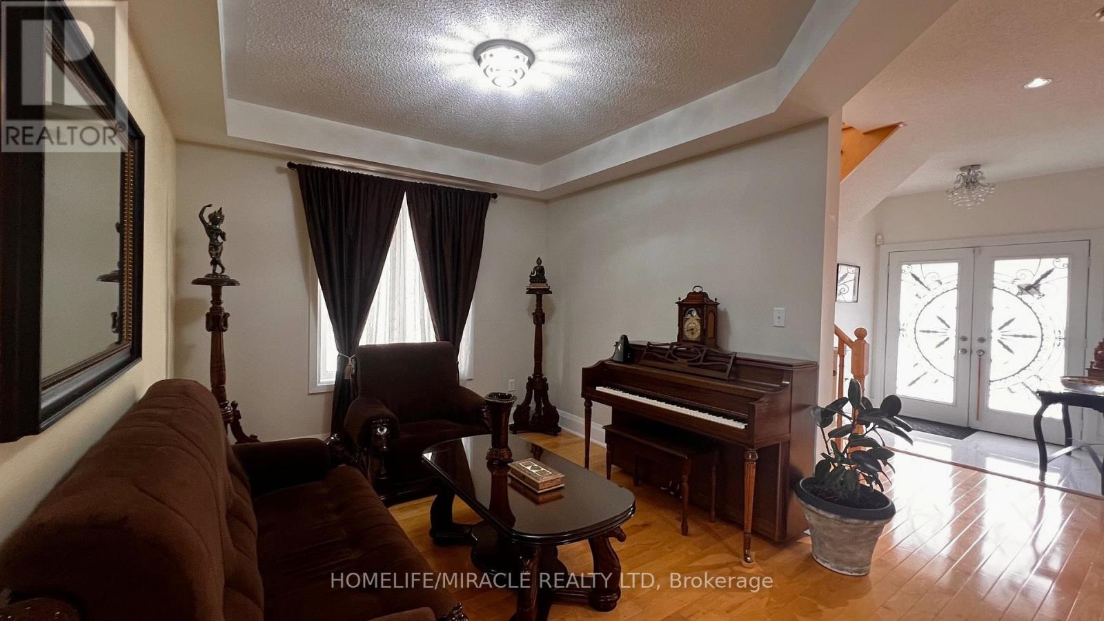 62 Vitlor Drive, Richmond Hill, Ontario L4E 4P9 - Photo 8 - N12518008