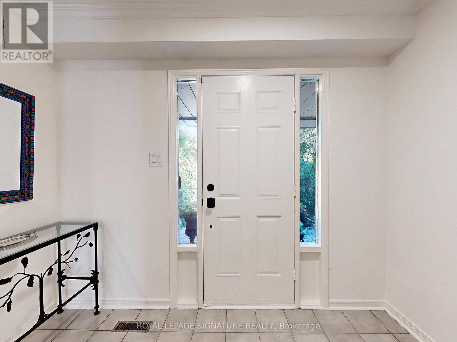 48 Millcroft Way, Vaughan, Ontario L4J 6N9 - Photo 3 - N12518082