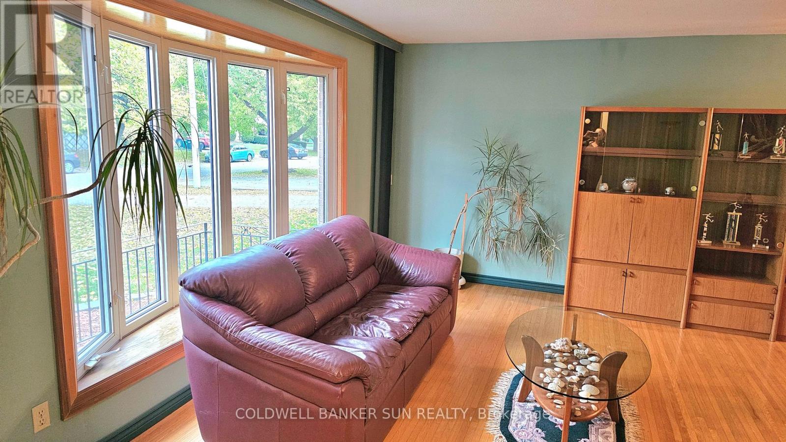 23 Brookdale Crescent, Brampton, Ontario L6T 1M8 - Photo 5 - W12514922