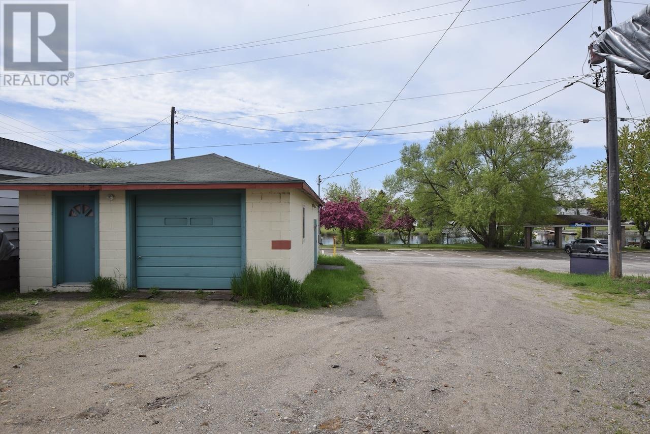 9 Woodward Ave, Blind River, Ontario  P0R 1B0 - Photo 11 - SM251394