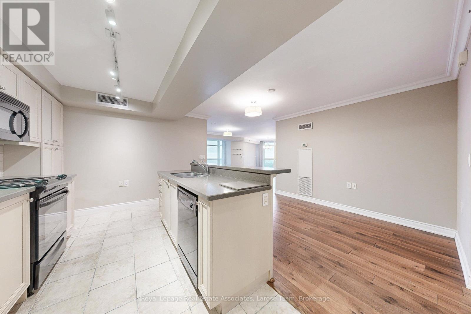 2003 - 3 Marine Parade Drive, Toronto, Ontario  M8V 3Z5 - Photo 9 - W12517992