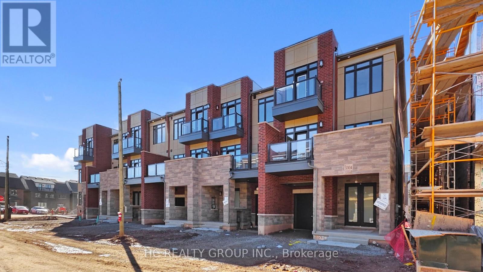 3304 Azam Way, Oakville, Ontario L6M 4K1 - Photo 4 - W12518084