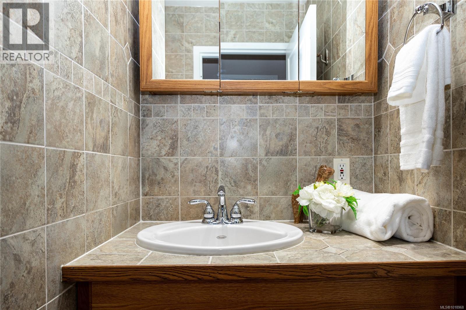 15 940 Island Hwy S, Campbell River, British Columbia  V9W 1B1 - Photo 24 - 1018968