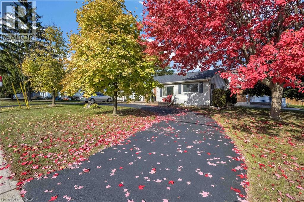 37 Morton Avenue, Brantford, Ontario  N3R 2N6 - Photo 3 - 40786239