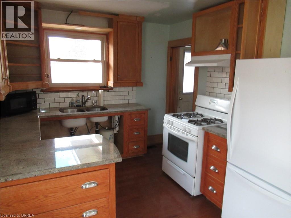 140 Grand Street, Brantford, Ontario  N3R 4B7 - Photo 2 - 40775380