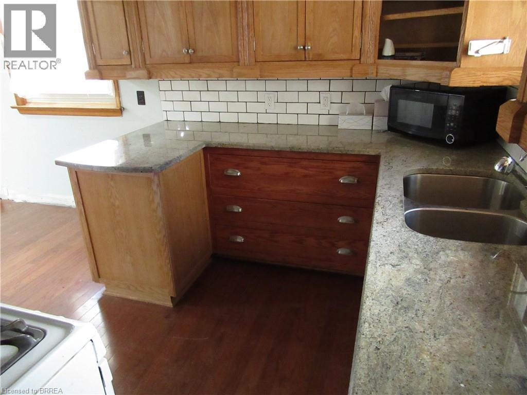 140 Grand Street, Brantford, Ontario  N3R 4B7 - Photo 3 - 40775380