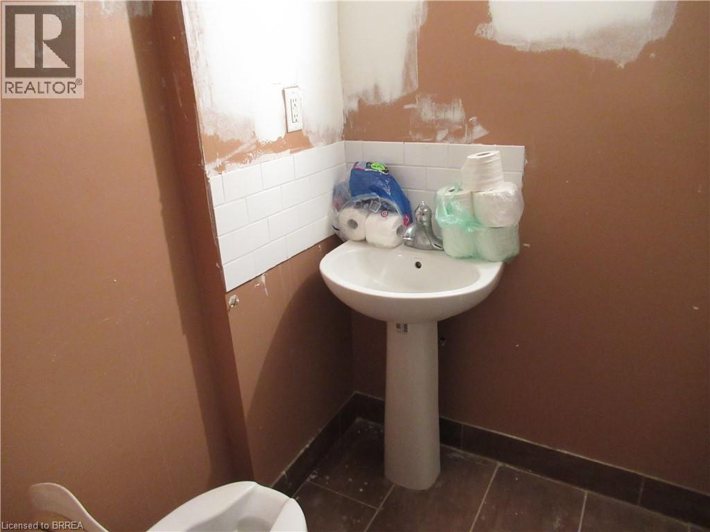 140 Grand Street, Brantford, Ontario  N3R 4B7 - Photo 9 - 40775380