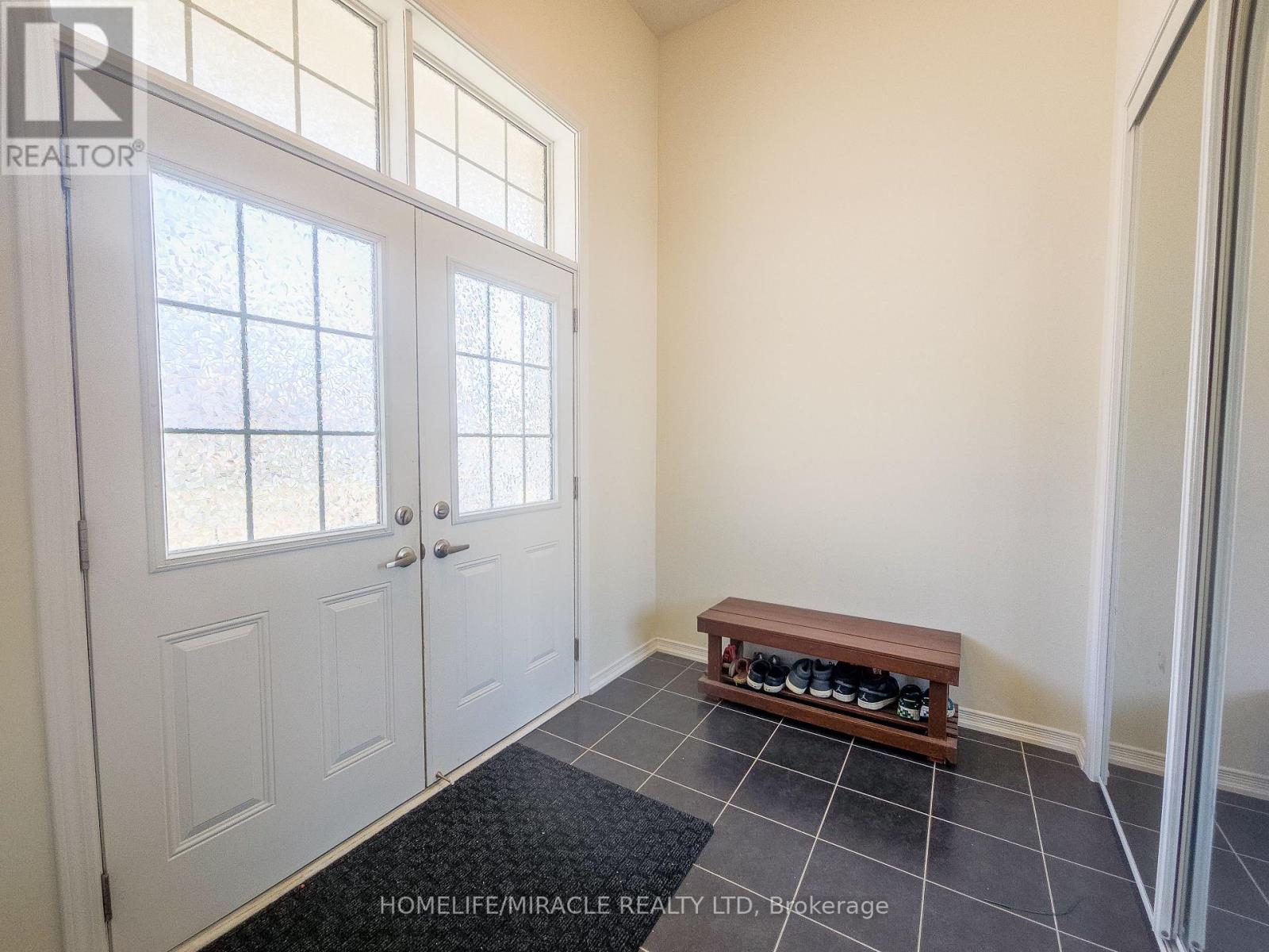 48 Esther Crescent, Thorold, Ontario  L3B 0G2 - Photo 2 - X12517984