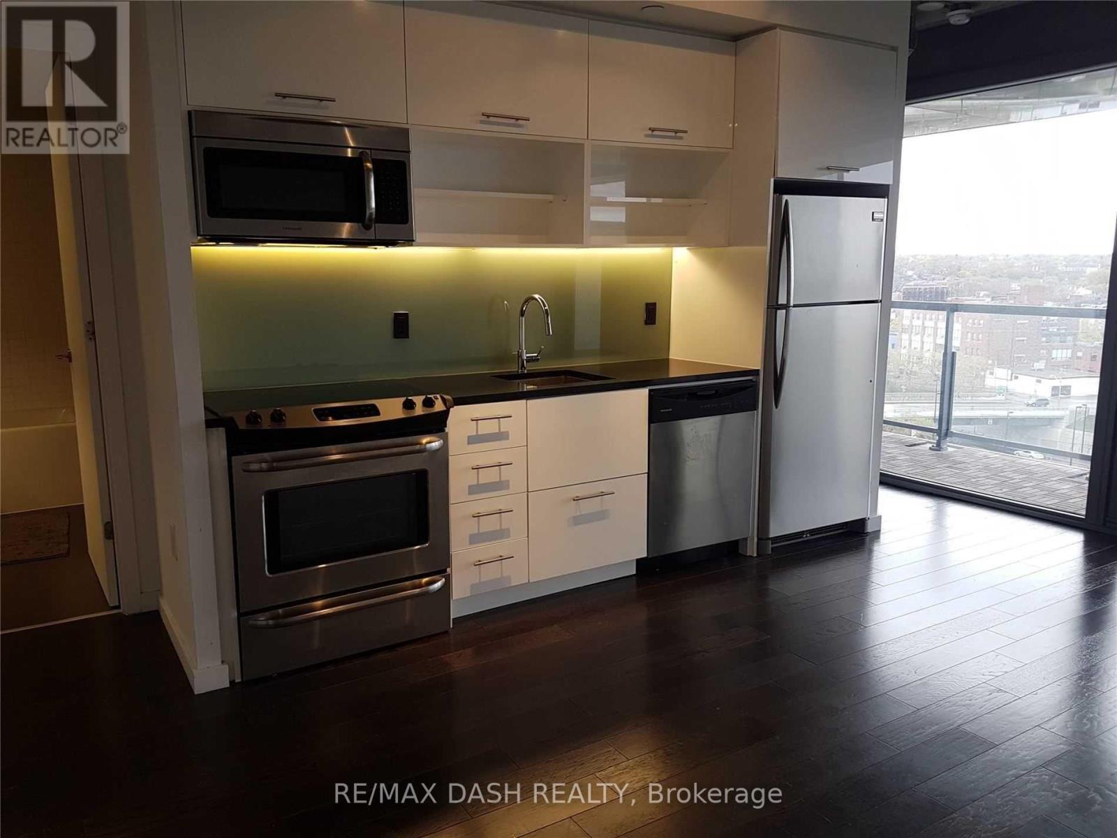 1106 - 32 TROLLEY CRESCENT, Toronto, Ontario