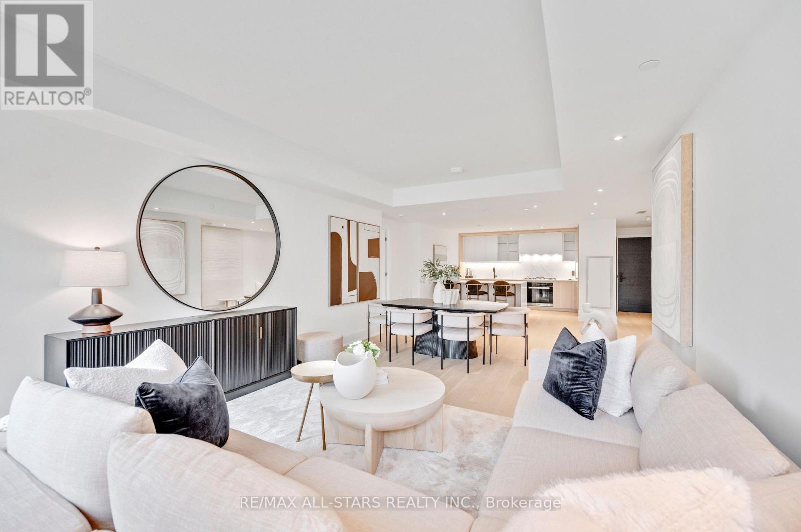 201 - 355 BEDFORD PARK AVENUE, Toronto, Ontario