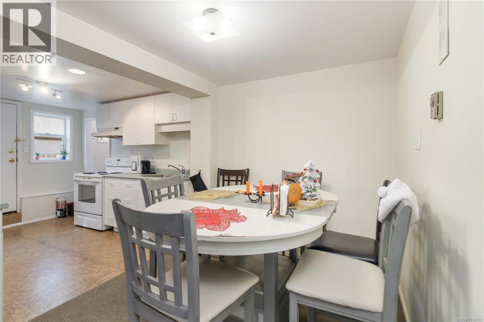 1742 Denman St, Victoria, British Columbia  V8R 1Y4 - Photo 36 - 1018755