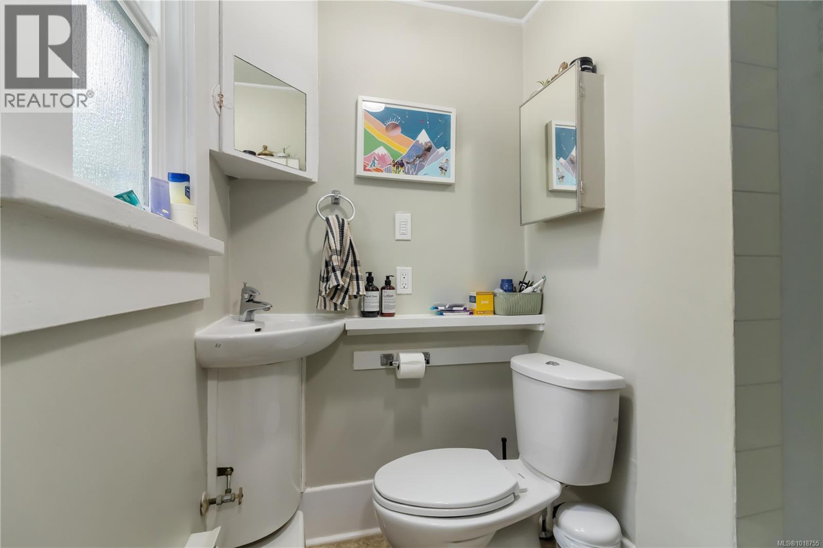 1742 Denman St, Victoria, British Columbia  V8R 1Y4 - Photo 13 - 1018755