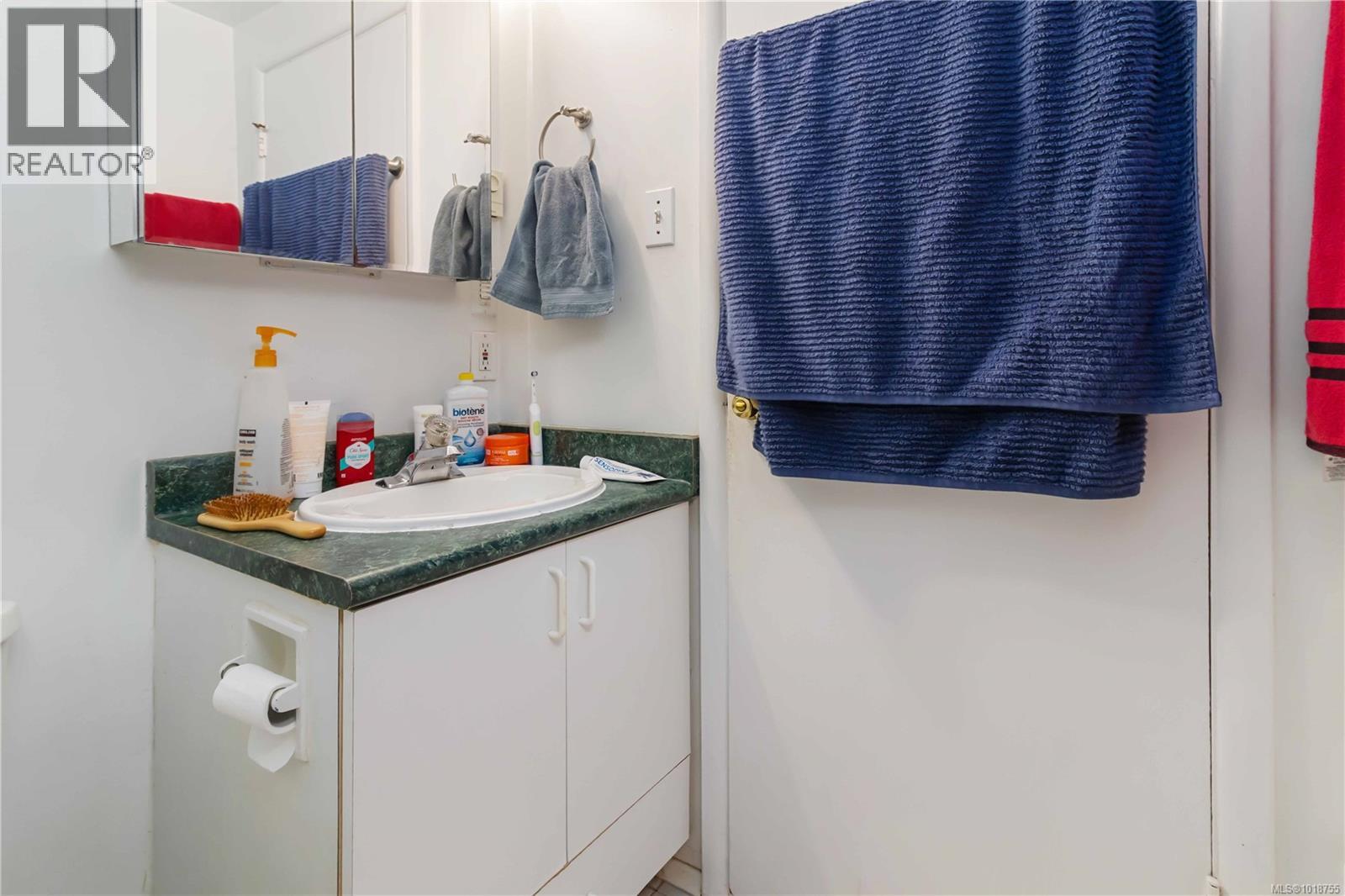 1742 Denman St, Victoria, British Columbia  V8R 1Y4 - Photo 39 - 1018755