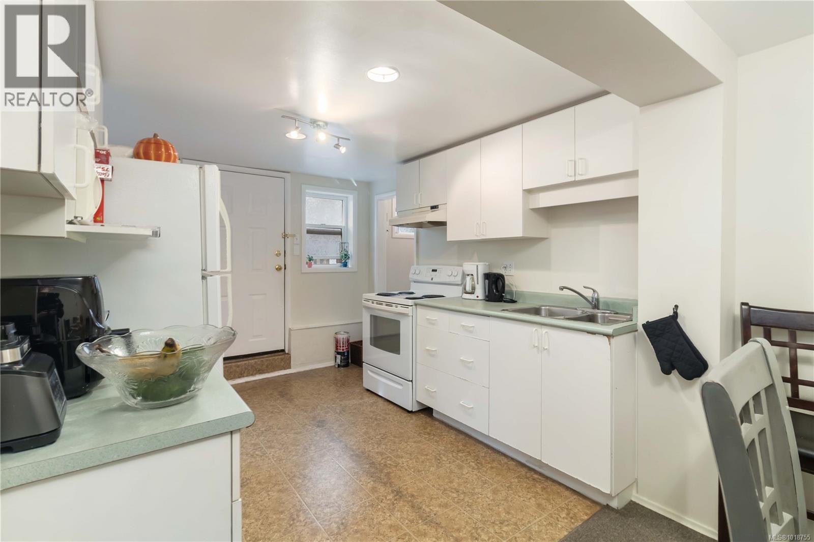 1742 Denman St, Victoria, British Columbia  V8R 1Y4 - Photo 35 - 1018755