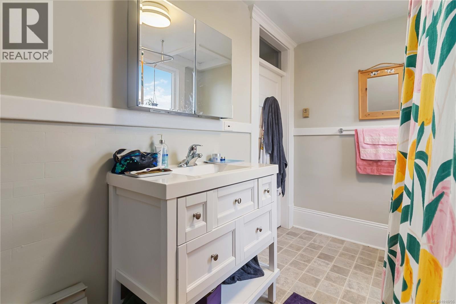 1742 Denman St, Victoria, British Columbia  V8R 1Y4 - Photo 26 - 1018755