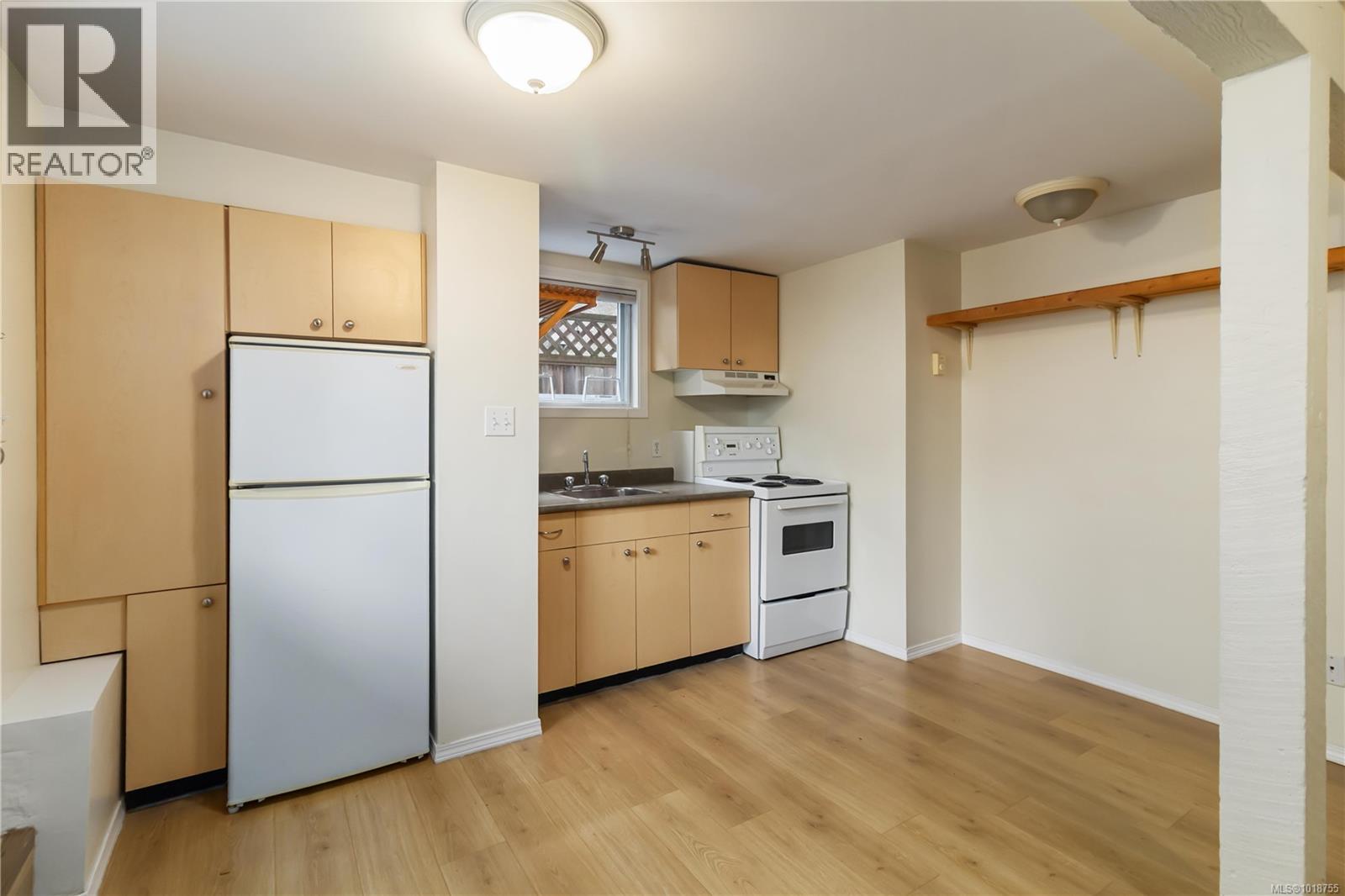 1742 Denman St, Victoria, British Columbia  V8R 1Y4 - Photo 28 - 1018755