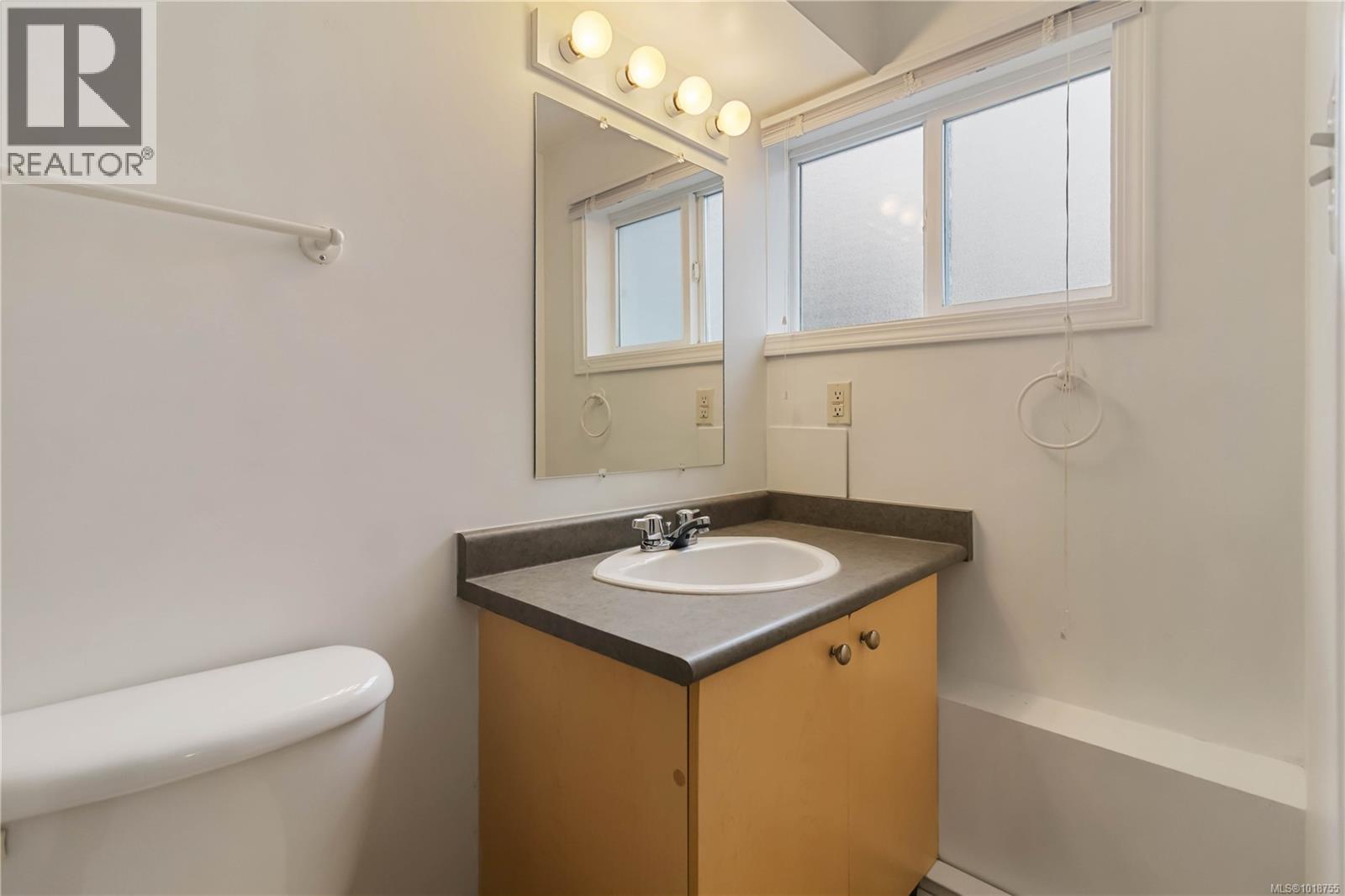 1742 Denman St, Victoria, British Columbia  V8R 1Y4 - Photo 32 - 1018755