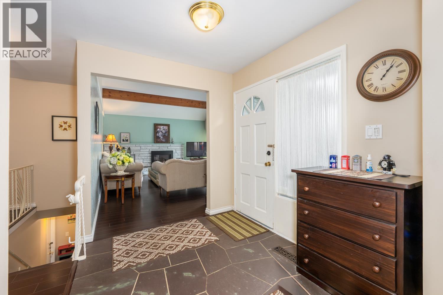 5681 Sardis Crescent, Burnaby, British Columbia  V5H 3K4 - Photo 6 - R3064891