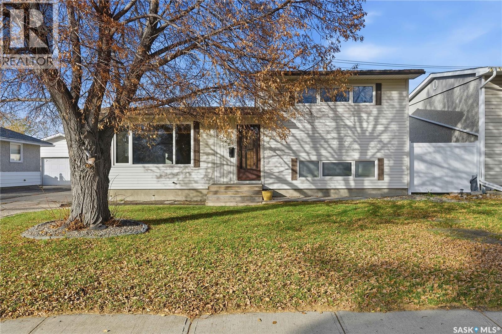 128 Yarnton Crescent, Regina, Saskatchewan  S4R 4A3 - Photo 1 - SK023570