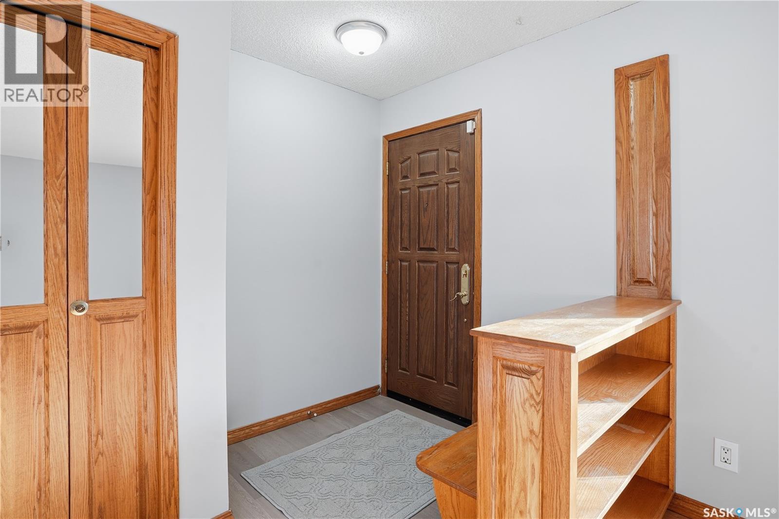 128 Yarnton Crescent, Regina, Saskatchewan  S4R 4A3 - Photo 2 - SK023570