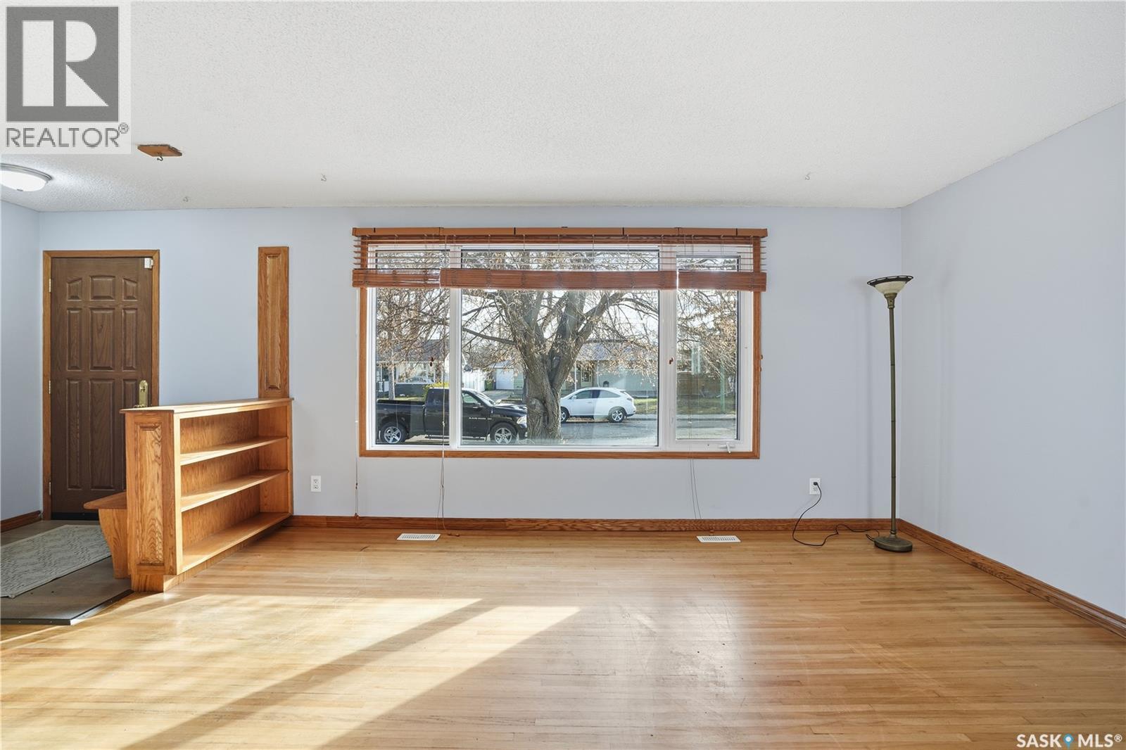 128 Yarnton Crescent, Regina, Saskatchewan  S4R 4A3 - Photo 6 - SK023570