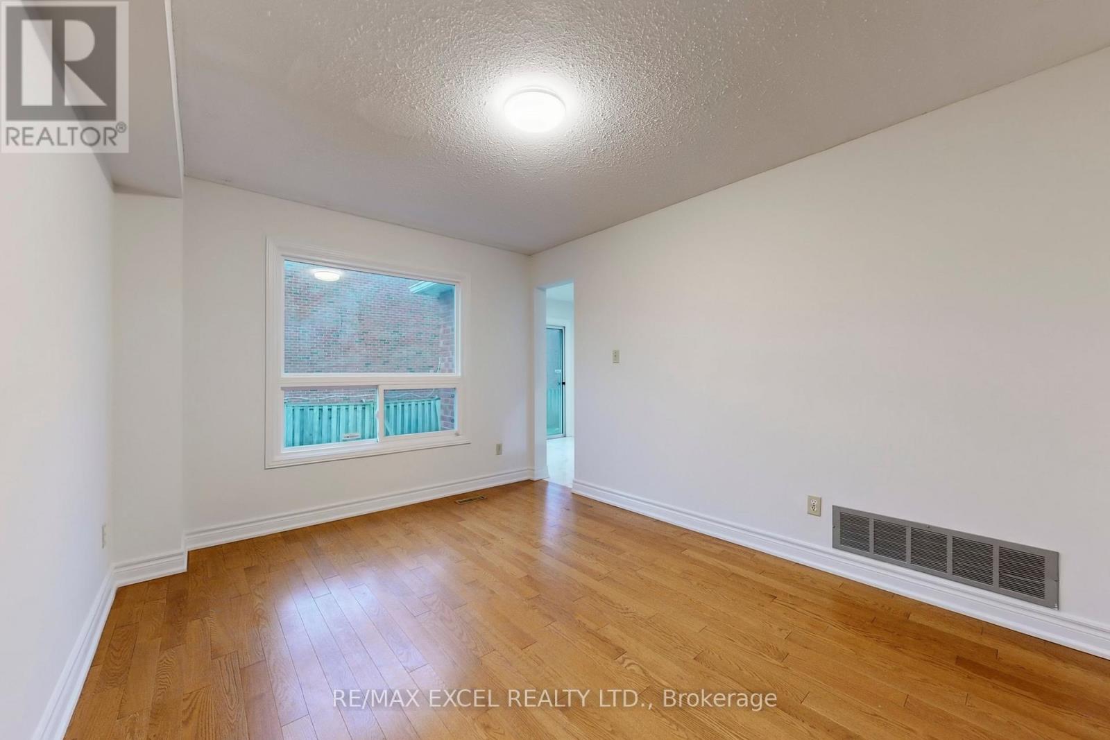 53 Sanwood Boulevard, Toronto, Ontario  M1V 3L6 - Photo 6 - E12517522