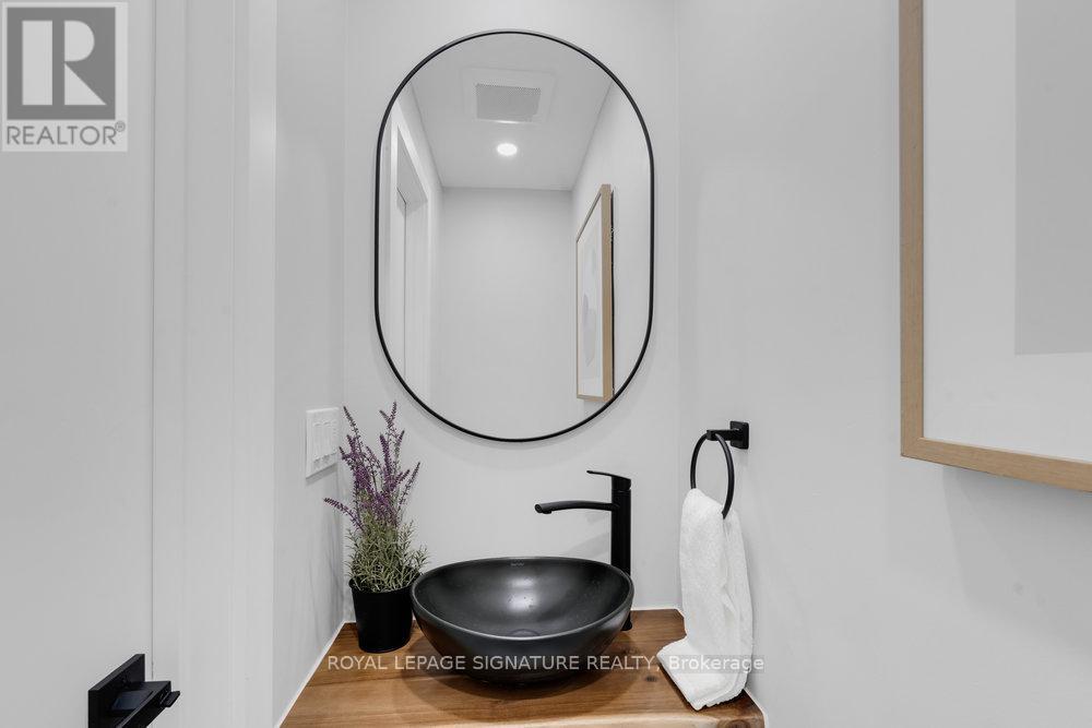 186 Parkmount Road, Toronto, Ontario  M4J 4V6 - Photo 21 - E12518212