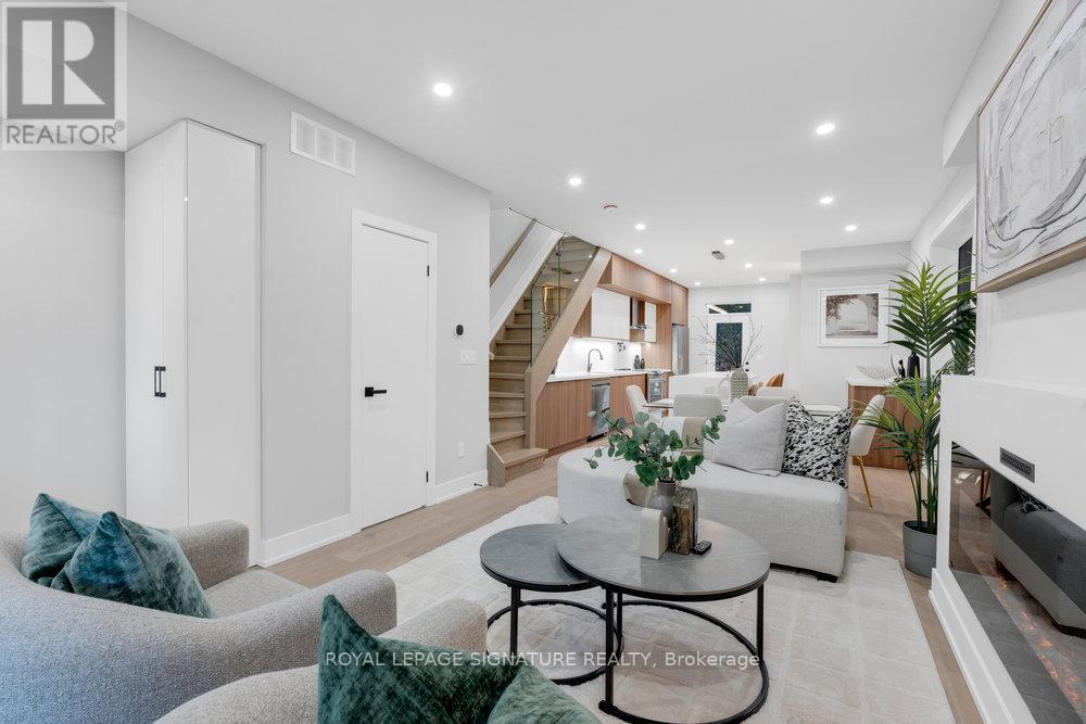 186 Parkmount Road, Toronto, Ontario  M4J 4V6 - Photo 7 - E12518212