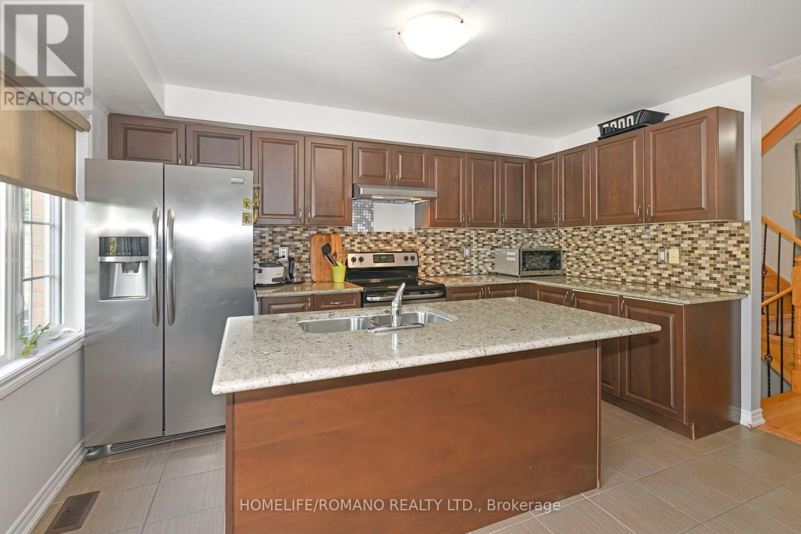 33 Comfort Way, Whitby, Ontario  L1N 2K6 - Photo 10 - E12518252