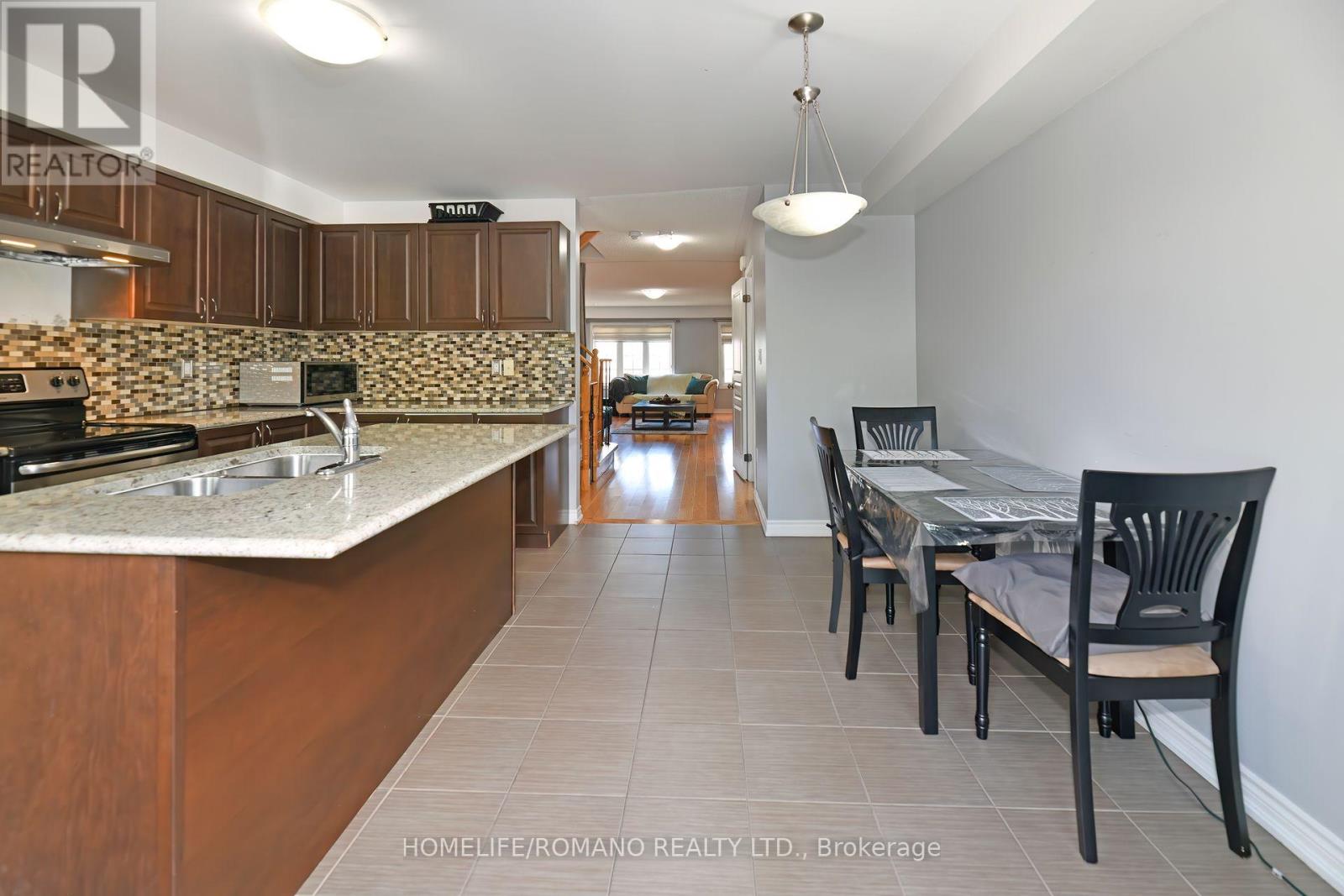 33 Comfort Way, Whitby, Ontario  L1N 2K6 - Photo 11 - E12518252