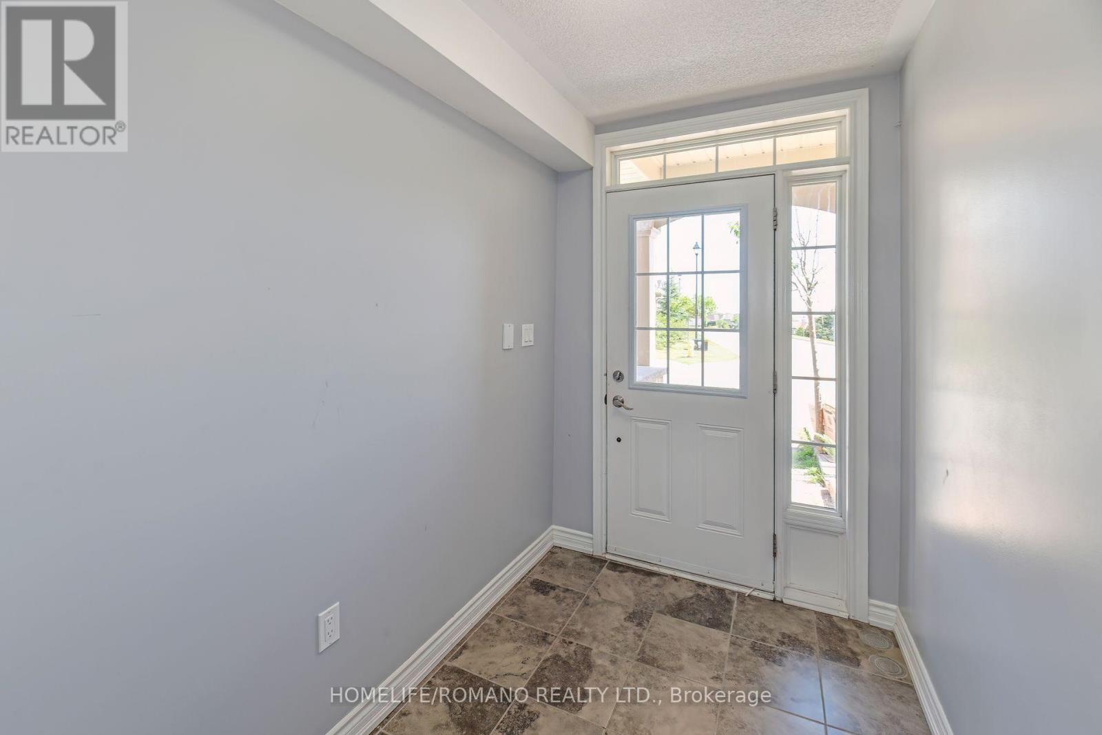 33 Comfort Way, Whitby, Ontario  L1N 2K6 - Photo 2 - E12518252