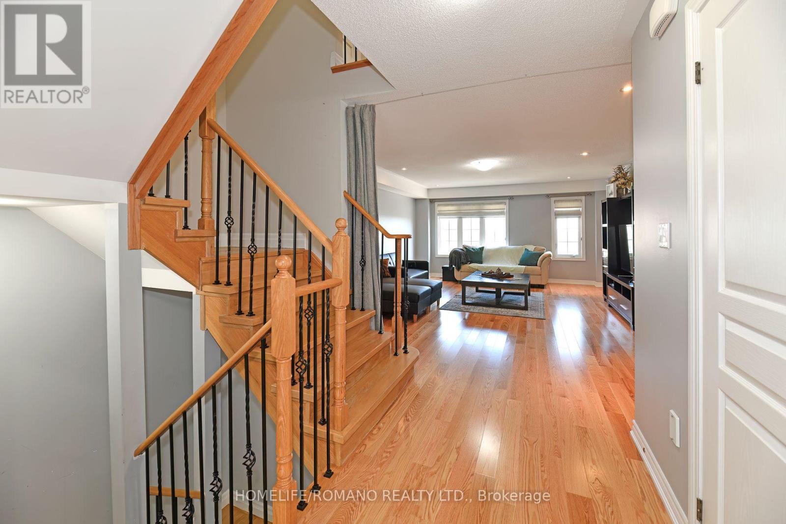 33 Comfort Way, Whitby, Ontario  L1N 2K6 - Photo 6 - E12518252