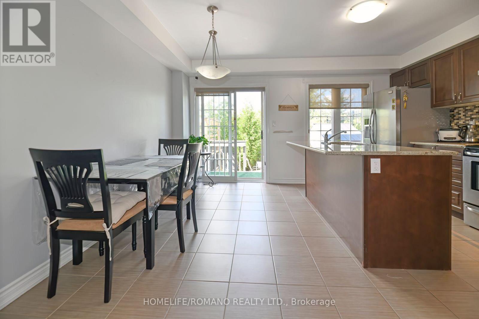 33 Comfort Way, Whitby, Ontario  L1N 2K6 - Photo 7 - E12518252