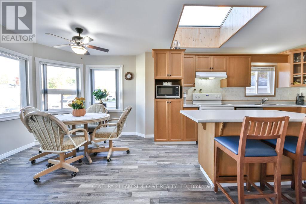 1355 Hilltop Road, Severn, Ontario  L3V 0V7 - Photo 14 - S12468922