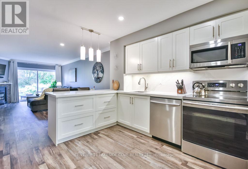 Unit #7 - 70 Laguna Parkway, Ramara, Ontario L0K 1B0 - Photo 7 - S12398808