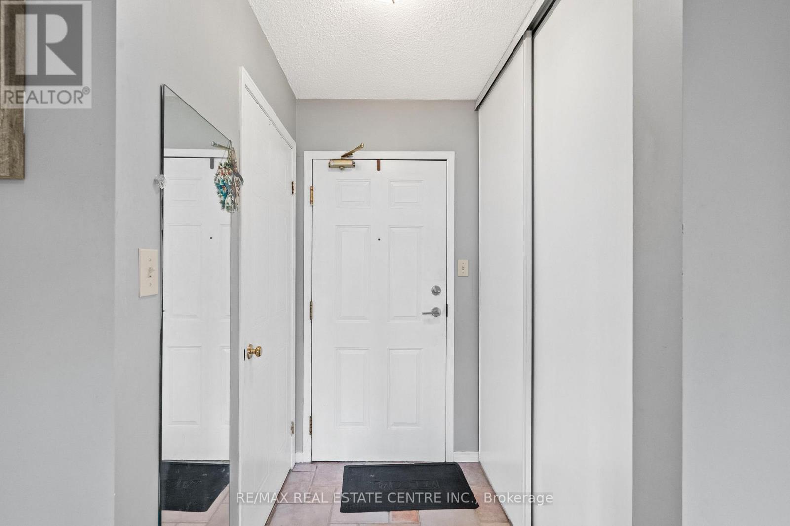 209 - 5090 Pinedale Avenue, Burlington, Ontario L7L 3V8 - Photo 7 - W12486498