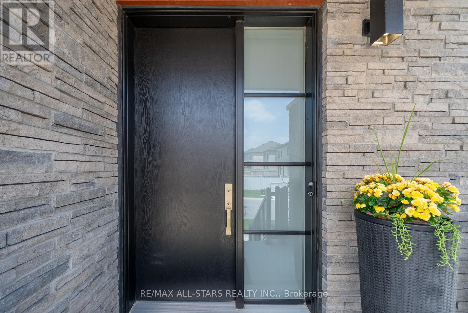 76 Boundary Boulevard, Whitchurch-Stouffville, Ontario  L4A 4W2 - Photo 4 - N12518150