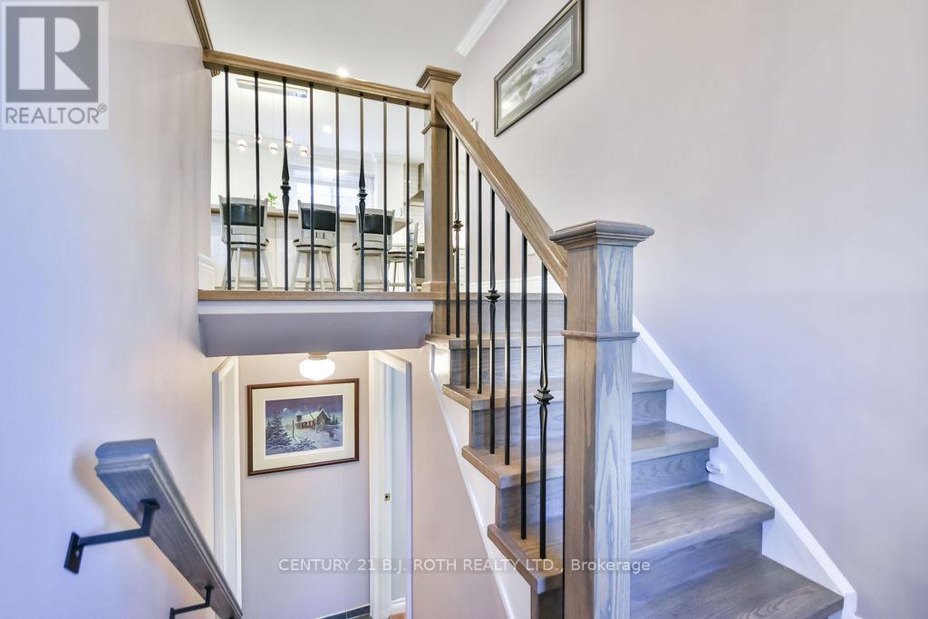 58 Collings Avenue, Bradford West Gwillimbury (Bradford), Ontario  L3Z 1S3 - Photo 2 - N12518164