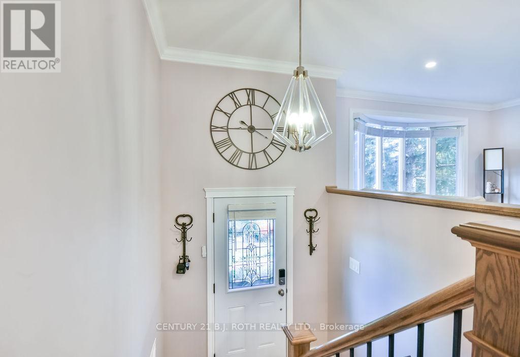 58 Collings Avenue, Bradford West Gwillimbury (Bradford), Ontario  L3Z 1S3 - Photo 3 - N12518164