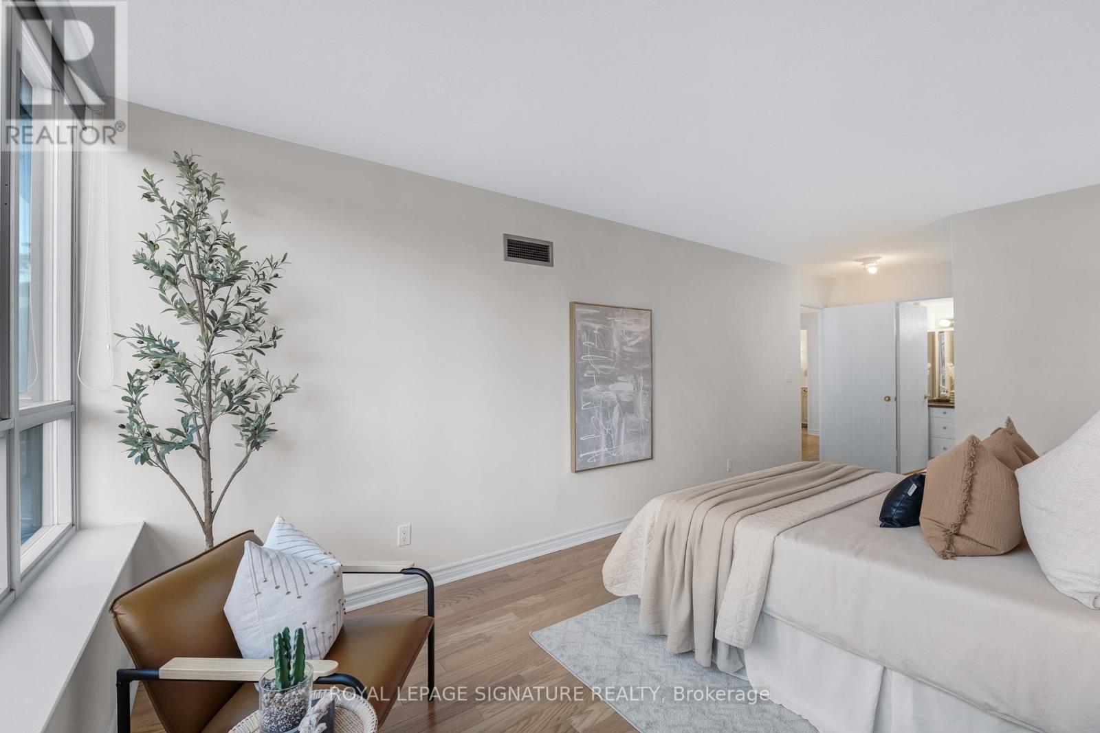 303 - 33 Weldrick Road E, Richmond Hill, Ontario  L4C 8W4 - Photo 15 - N12518180