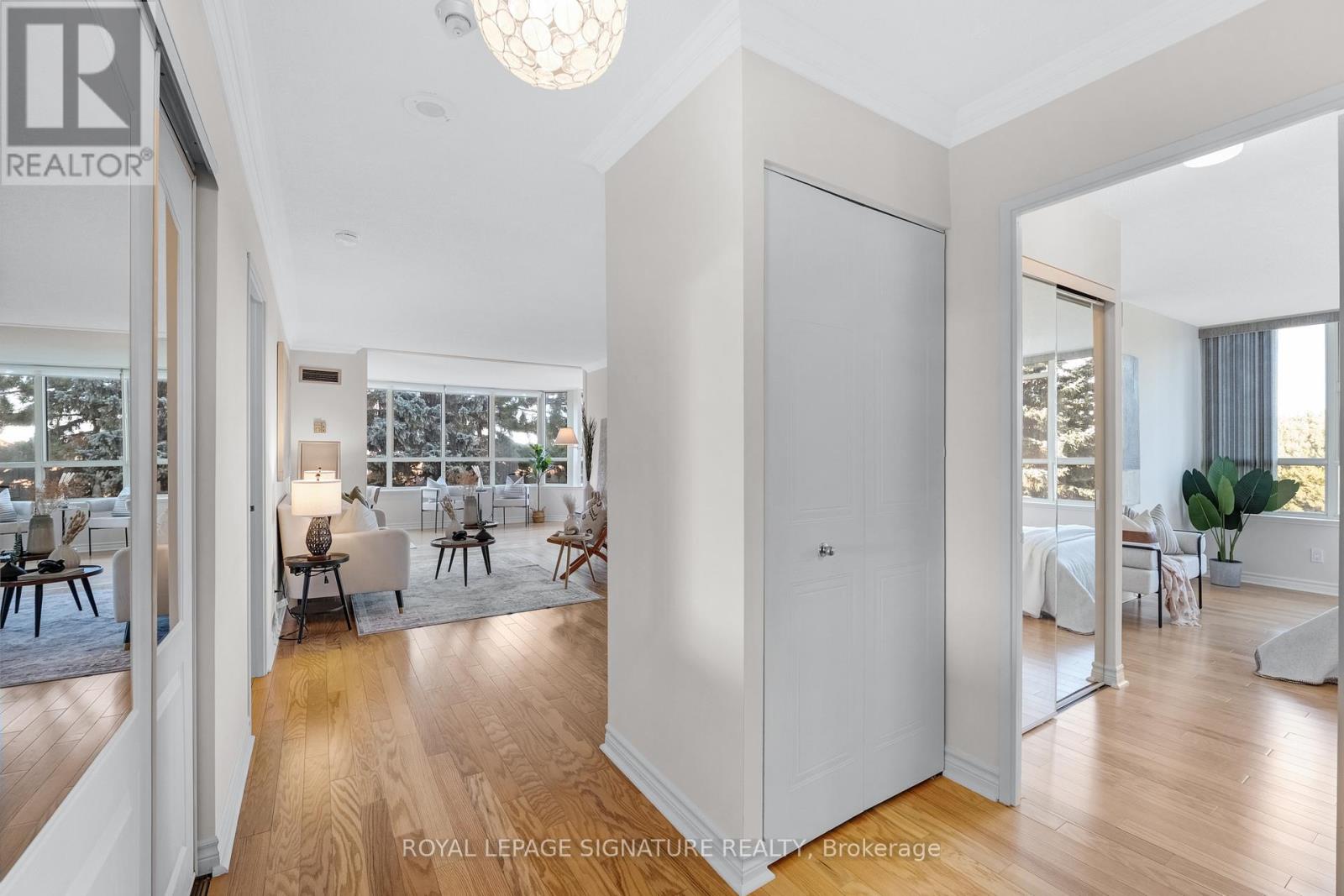 303 - 33 Weldrick Road E, Richmond Hill, Ontario  L4C 8W4 - Photo 2 - N12518180