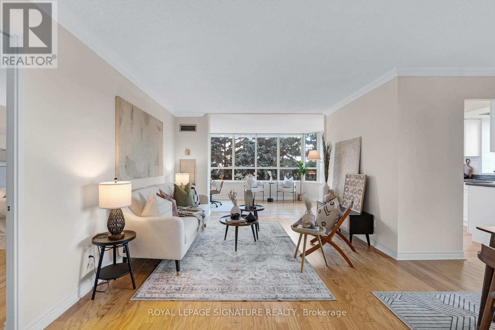 303 - 33 Weldrick Road E, Richmond Hill, Ontario  L4C 8W4 - Photo 4 - N12518180