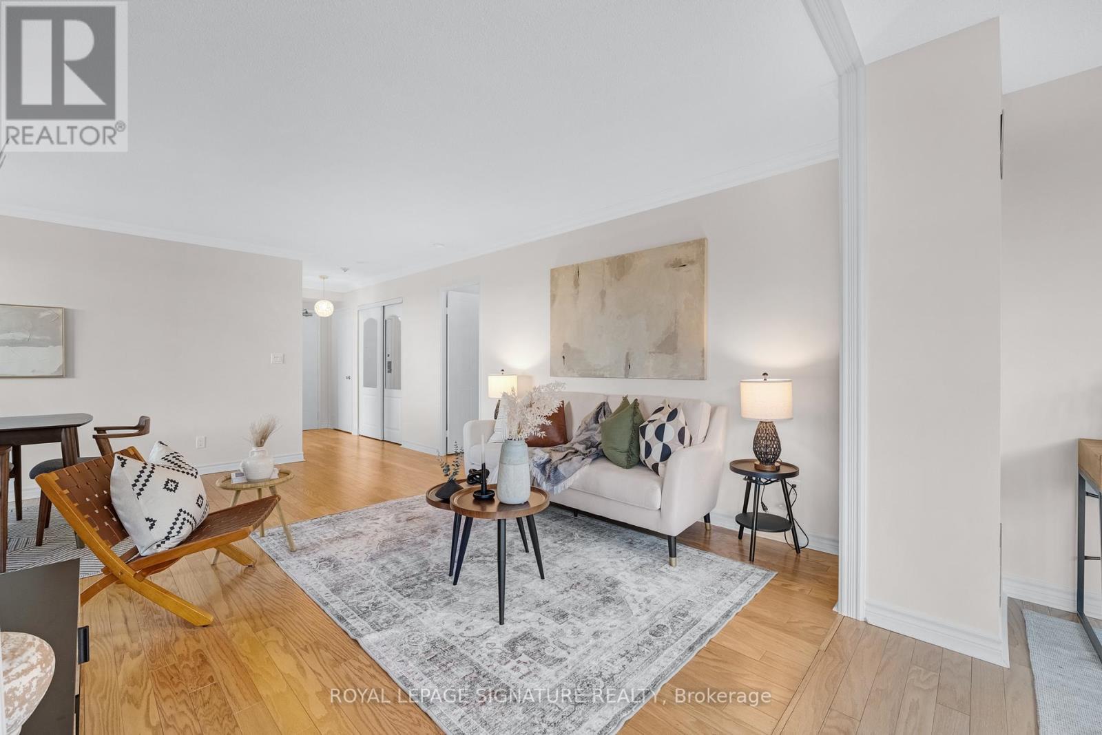 303 - 33 Weldrick Road E, Richmond Hill, Ontario  L4C 8W4 - Photo 5 - N12518180