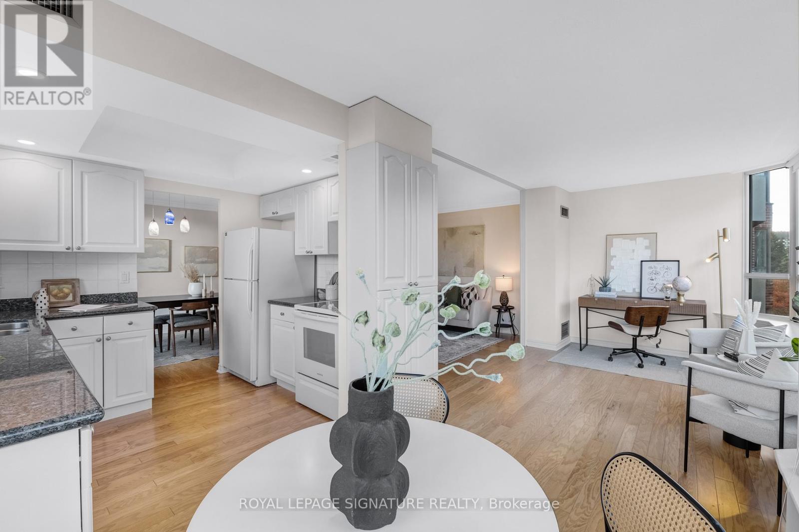 303 - 33 Weldrick Road E, Richmond Hill, Ontario  L4C 8W4 - Photo 7 - N12518180