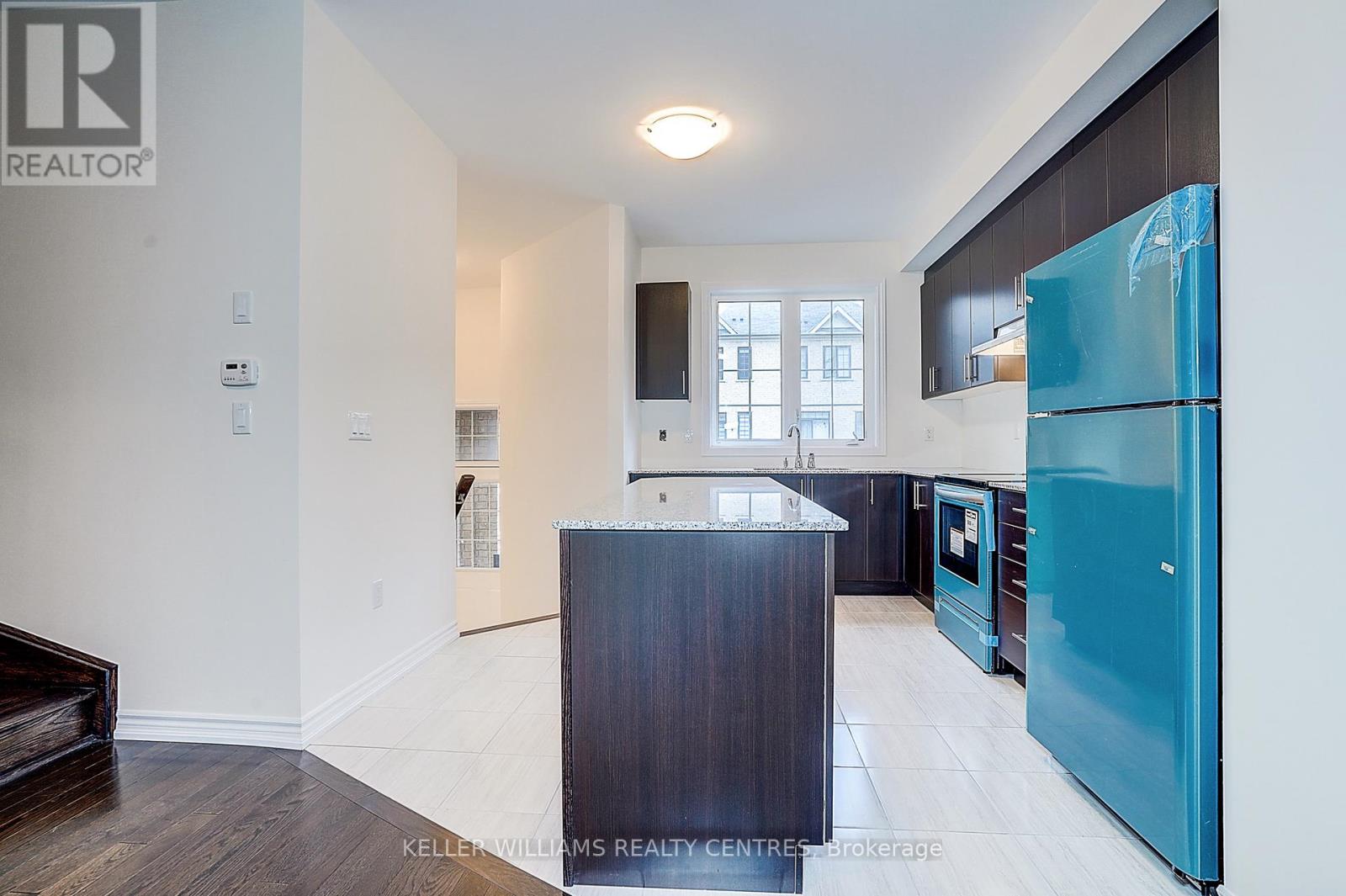 41 Milbourne Lane, Richmond Hill, Ontario  L4E 1G4 - Photo 5 - N12518238