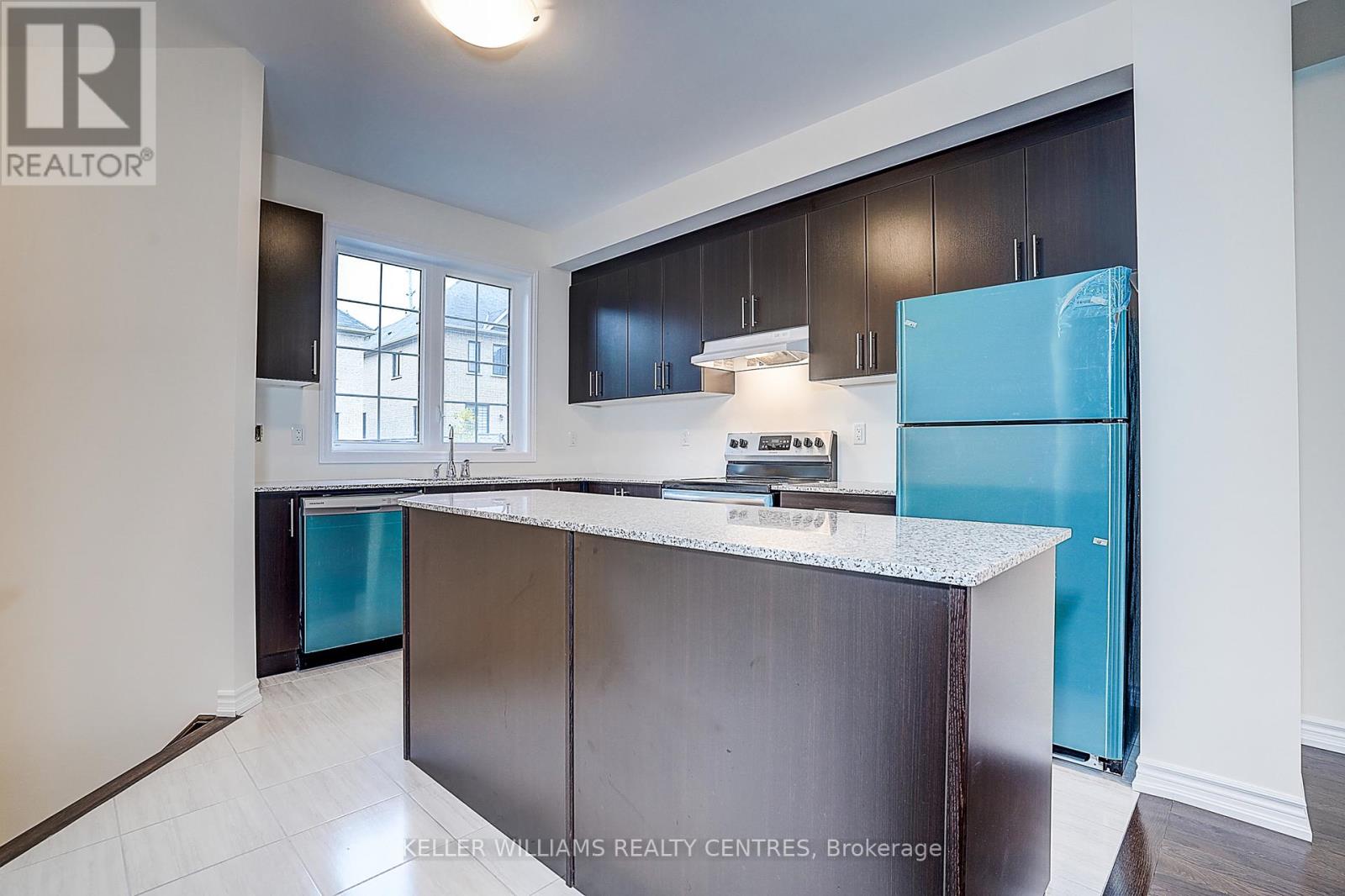 41 Milbourne Lane, Richmond Hill, Ontario  L4E 1G4 - Photo 7 - N12518238