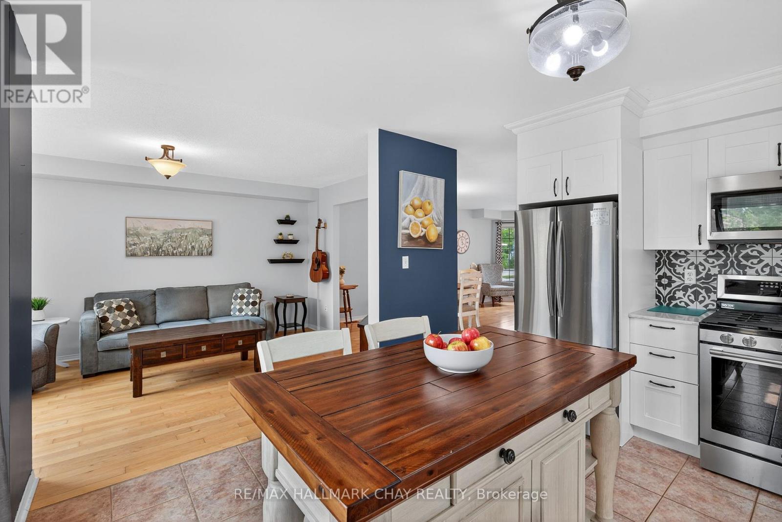 2017 Wilson Street, Innisfil, Ontario  L9S 4X9 - Photo 10 - N12518250