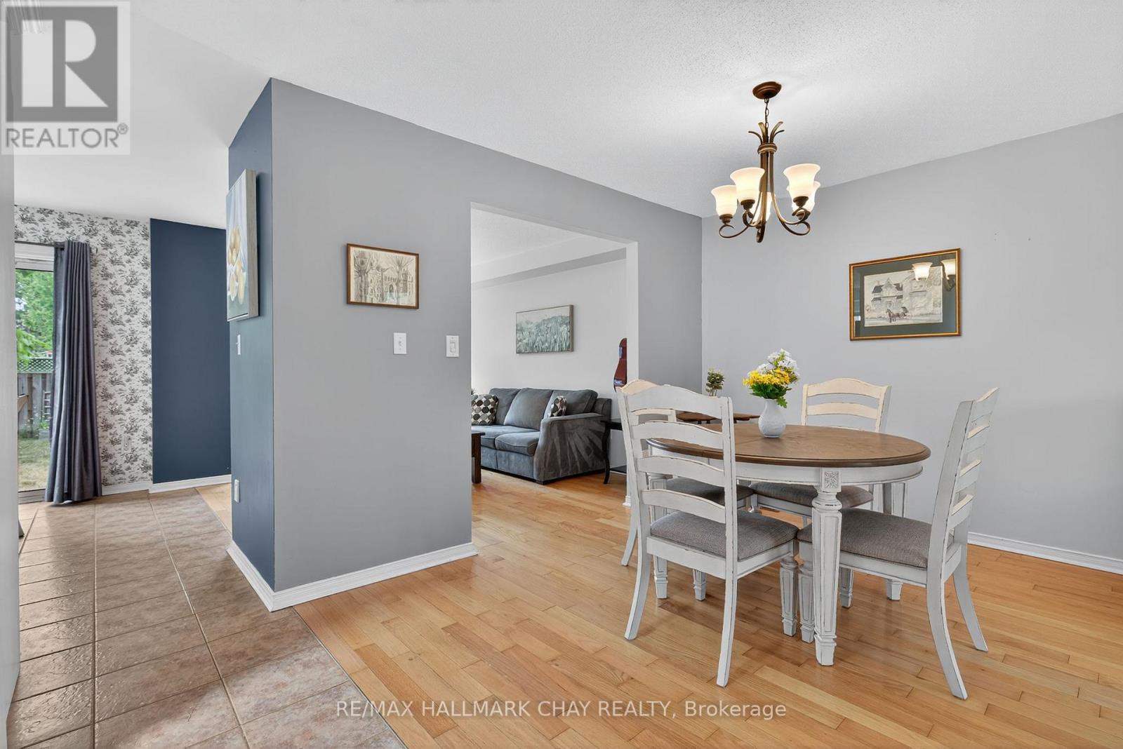 2017 Wilson Street, Innisfil, Ontario  L9S 4X9 - Photo 3 - N12518250