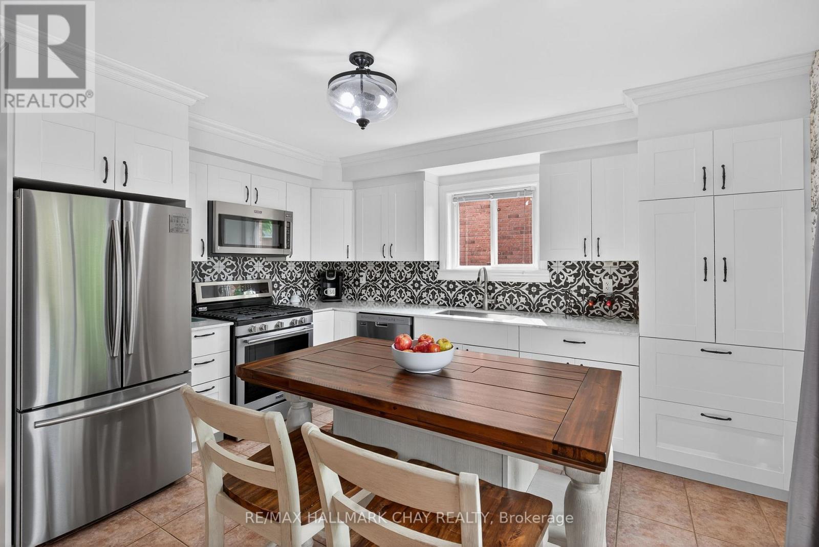 2017 Wilson Street, Innisfil, Ontario  L9S 4X9 - Photo 9 - N12518250