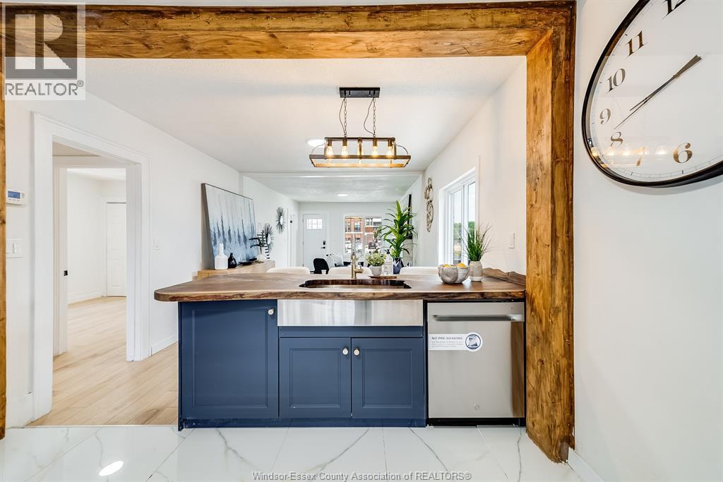 2241 Windermere Road, Windsor, Ontario N8W 2S7 - Photo 10 - 25028259